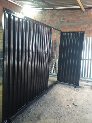 Portão de metalon galvanizado pintado e estalado novo