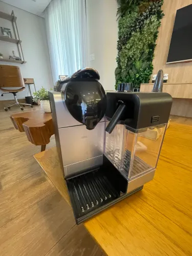 Cafeteira Nespresso Lattisima