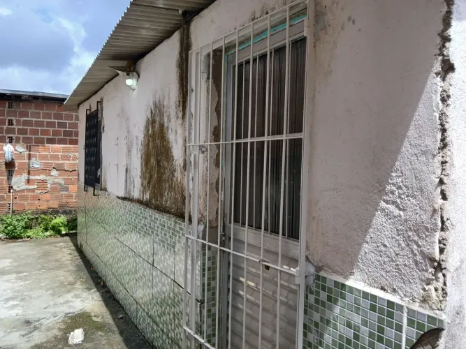 Vendo uma casa em sitio dos pintos dois irmaos. 