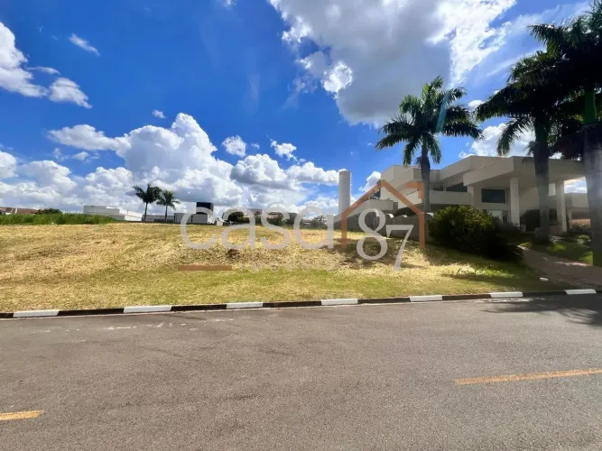 Condomínio Villa Lombarda - Terreno à venda com 1.000m² em Codomínio Villa Lombarda - Vali