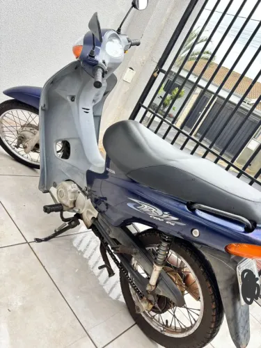 Vende-se Honda Biz, 100 C, partida elétrica e pedal.