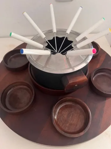 Conjunto de Fondue com 8 Garfos e Bandeja de Madeira