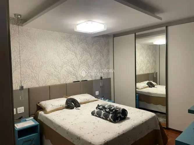 Sobrado à venda com 307m², 4 dormts, 1 suíte, 3 vagas - Bairro Ferrazópolis - São Bernardo