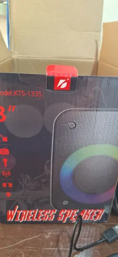 Caixinha de som portátil. Bluetooth. Sala de aula.