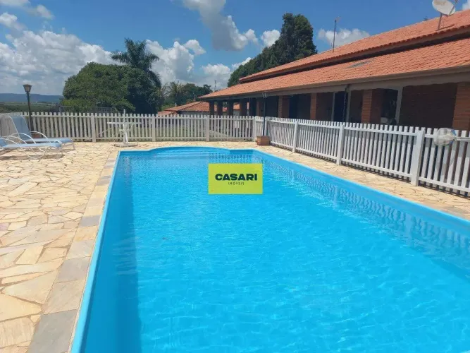 Chácara com 4 suítes, área gourmet, piscina e uma mini cachoeira nos fundos, Boituva/SP