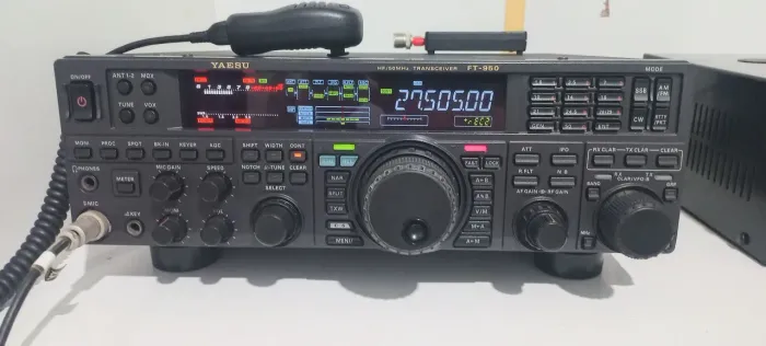 Rádio Transmissor Yaesu FT-950 HF/50MHz