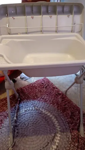 Banheira para bebê com suporte