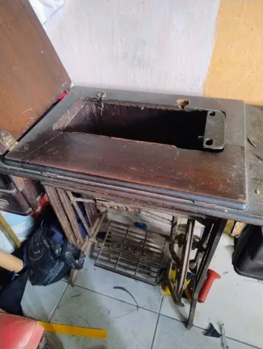 Bancada Máquina de Costura Antiga Axel