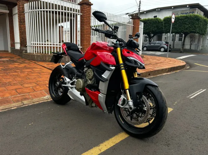 Ducati streetfighter v4