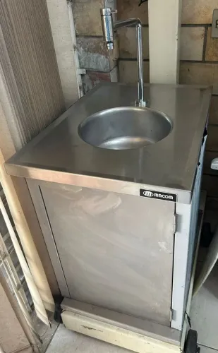 Pia de aço inoxidável para uso comercial