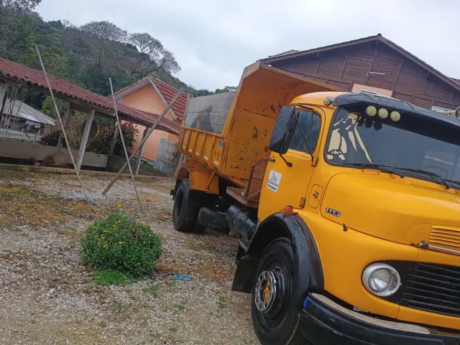Caminhão caçamba mb 1113 toco impecável