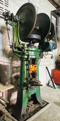 1 Prensas excêntricas 1 de 70 ton.