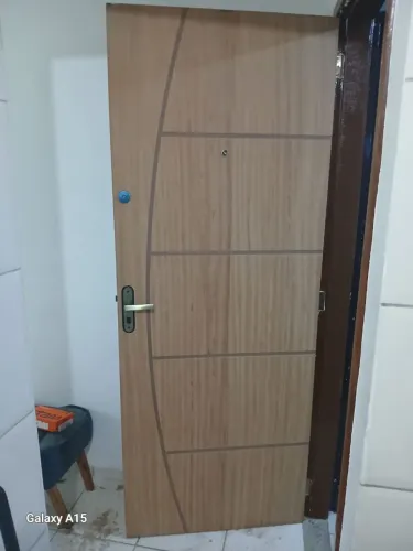 Instalação de portas e caixonete 