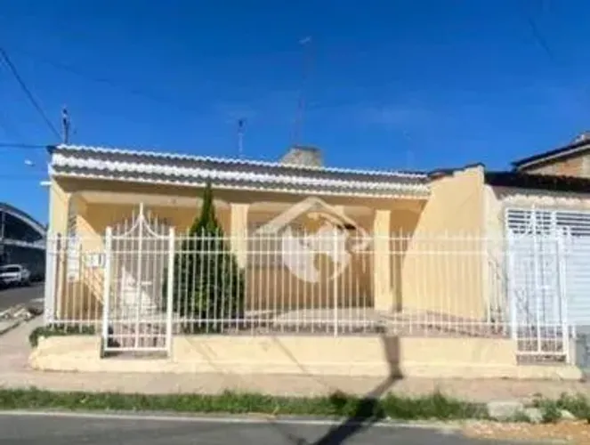 Casa à Venda com 3 Quartos por R$ 300.000 - Alagoas - Estância/Sergipe