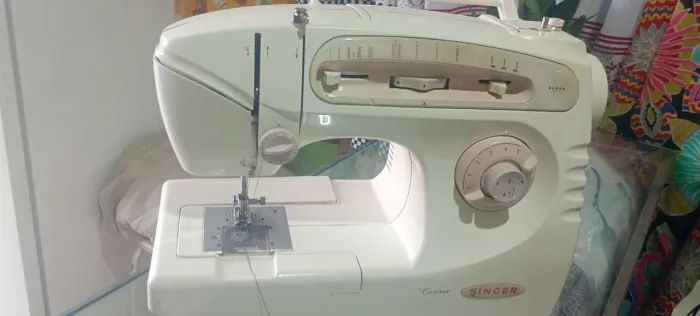 Máquina de Costura Singer ( 220v)