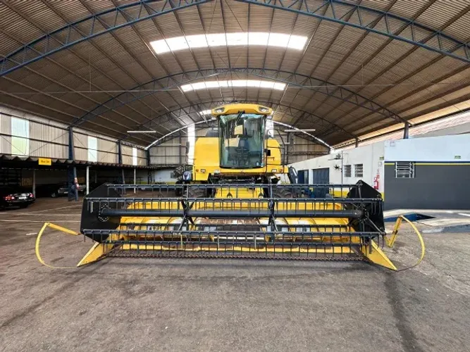 COLHEITADEIRA NEW HOLLAND, MODELO TC5070, ANO 2017