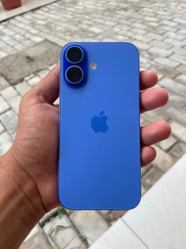 iPhone 16 