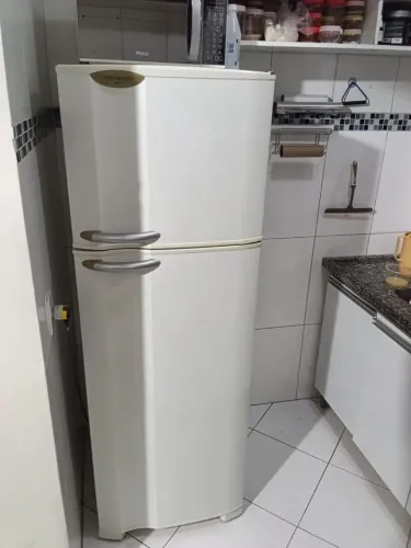 Geladeira Electrolux 346L