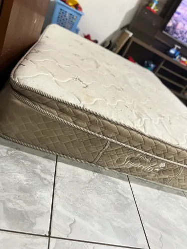 Colchão Queen usado