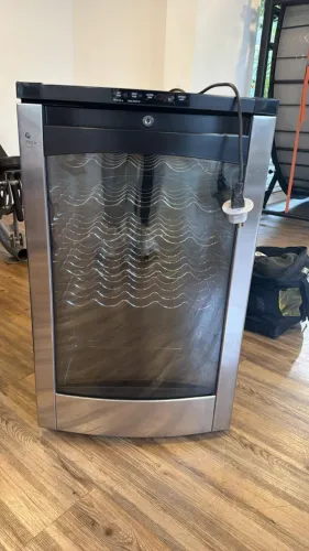 Adega para 50 garrafas 110V