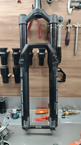 Suspensão Rock Shox ZEB Select +