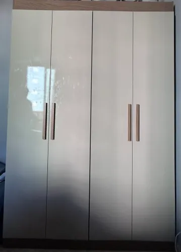 Guarda roupas 4 portas Semi Novo