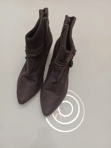 Bota arezzo cano curto marrom camurça - estilosa e elegante ?
