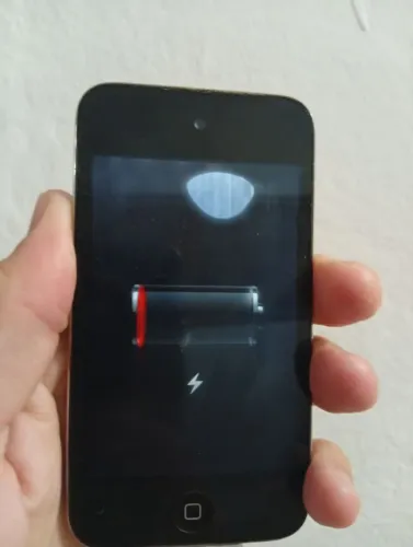 Ipod 4 8 gb pra conserto ou aproveitar peças