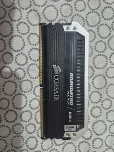 Vendo memória DDR4 corsair 18GB(2X8GB)<br><br>3000MHz