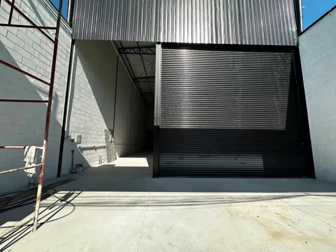Galpão na Rua Tamuanas, 12 300 m²