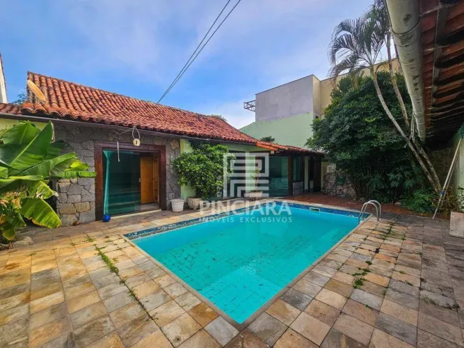Casa de 300 m² com 4 quartos em Itacoatiara, Niterói/RJ - Compre por R$ 3.200.000
