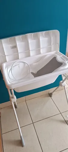 Banheira Burigotto com suporte e trocador.