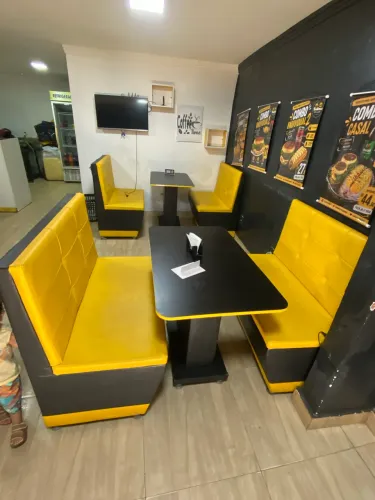 4 jogos de sofás booths e mesas