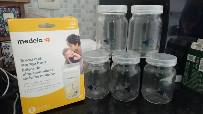 Potes e saquinhos para leite p bebê