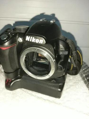 Camera Nikon D3100 + Lente 18-55mm + Battery Grip + 2 Baterias (Kit Completo!)