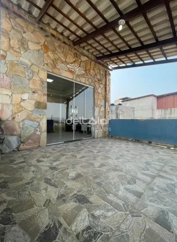 Casa com 03 quartos, armários planejados, suíte e varanda, Jaqueline, Belo Horizonte, MG