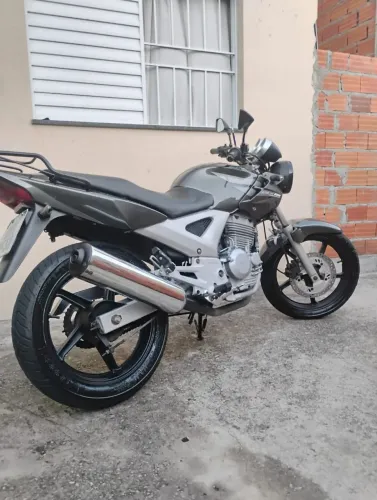 Vendo uma Twister em excelente estado 