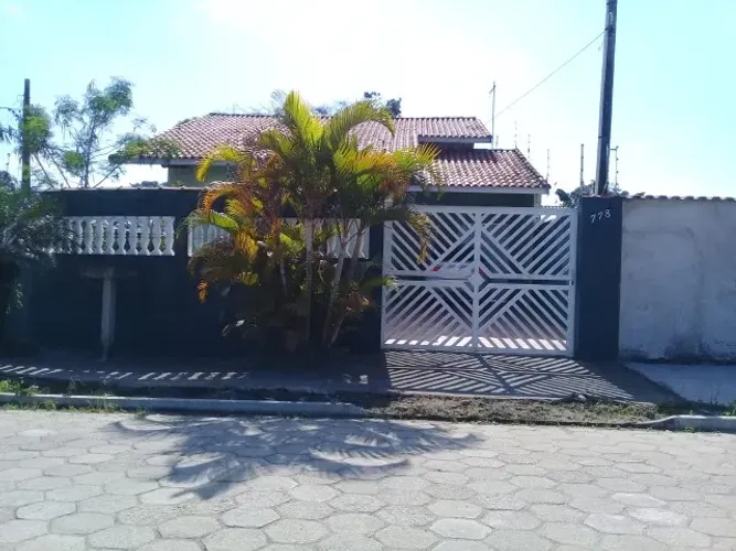 Casa térrea c/ 3 quartos, 2 banheiros - São João Batista 2