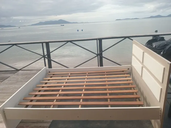 Cama com cabeceira 