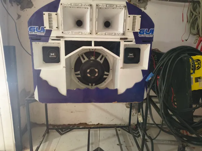Caixa de som automotivo
