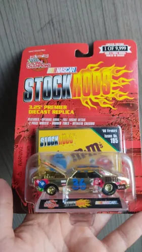Carro nascar mms. Importado. Escala hotwheels