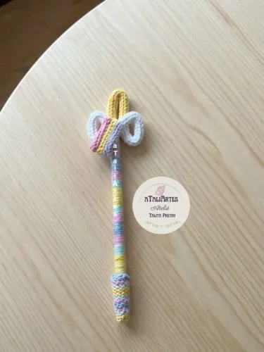 Caneta personalizada em tricotin - Mimo papelaria