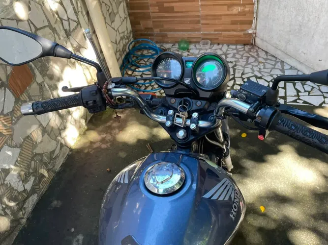 Vendo fam 150 partida elétrica