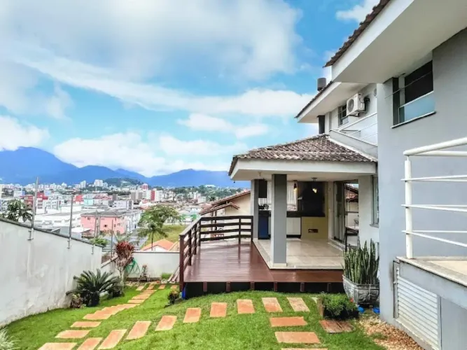 Casa à venda em Jaraguá do Sul (Amizade)  4 dorms, 2 suítes, 264,70 m²