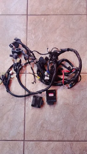Chicote completo faz 250 e outras peças 