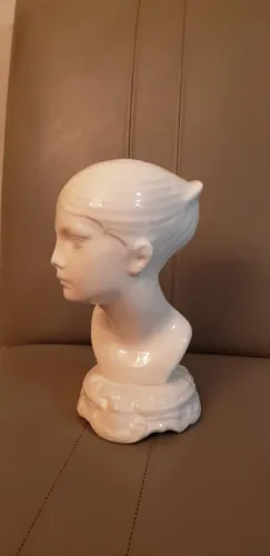 Busto de porcelana <br>24cm<br>200,00