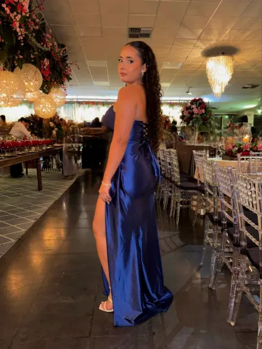 Vestido azul com amarração nas costss