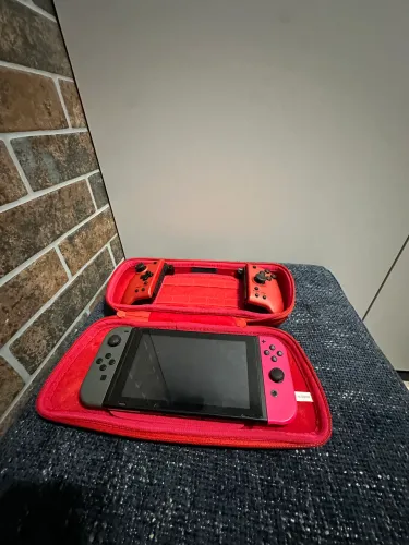 VENDO NITENDO SWITCH MUITO NOVO