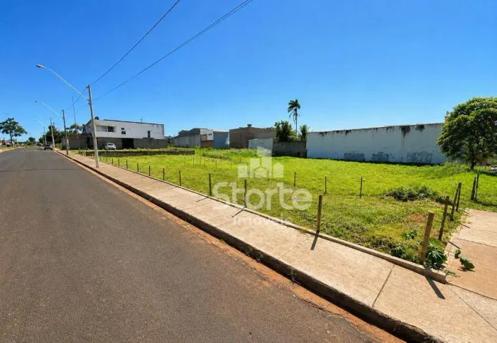 Área comercial à venda, 724m² por R$ 1.300.000 - Custódio Pereira - Uberlândia/MG