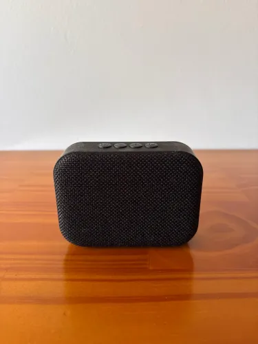 Caixa de Som Bluetooth Portátil Preta - Compacta